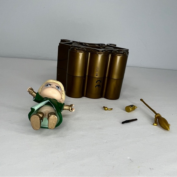 Harry Potter Draco Malfoy Quidditch Magical Capsules Series 3 Gold YuMe Toy 2021 - Picture 5 of 11